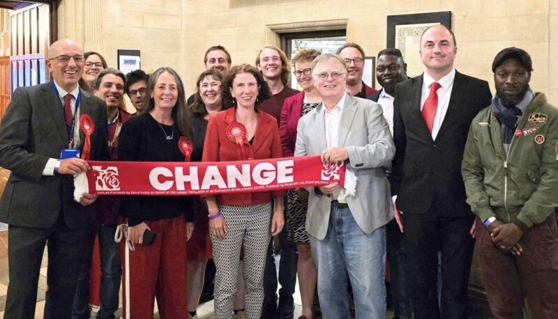 Anneliese Dodds with Labour campaigners at Oxford Town Hall in July 2024